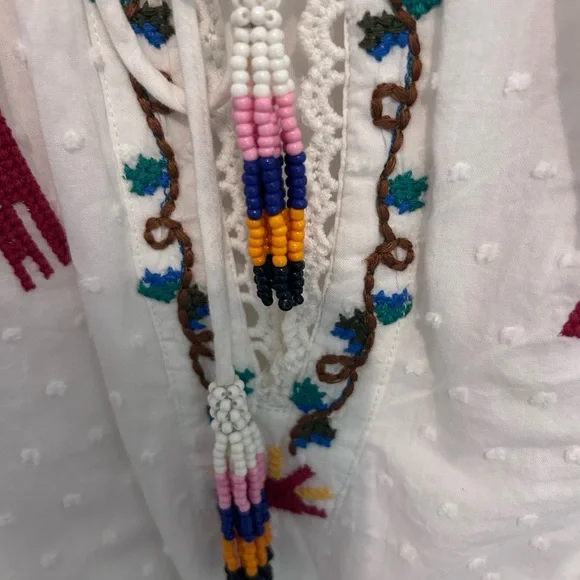 Farm Rio Embroidered White Boho Tunic Dress with Colorful Parrot Motifs small - Picture 4 of 7